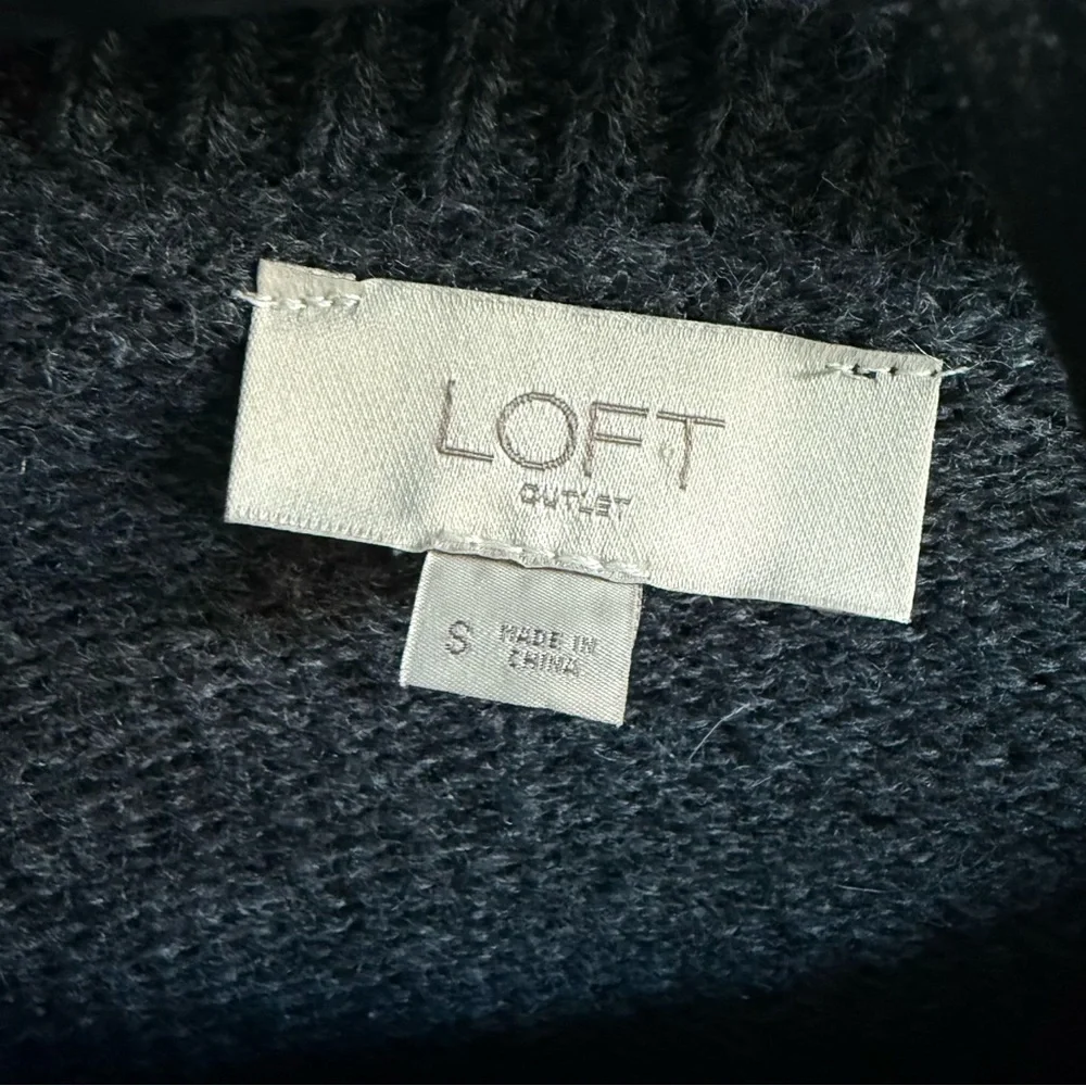 Loft Charcoal Gray Crewneck Sweater With Lavender Bead Embellishments Size S - Picture 12 of 13